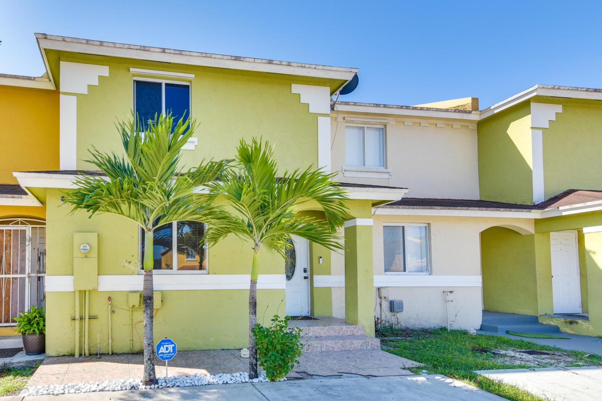 Opa-Locka Townhome, 15 Mi To Miami Beach! Exterior photo