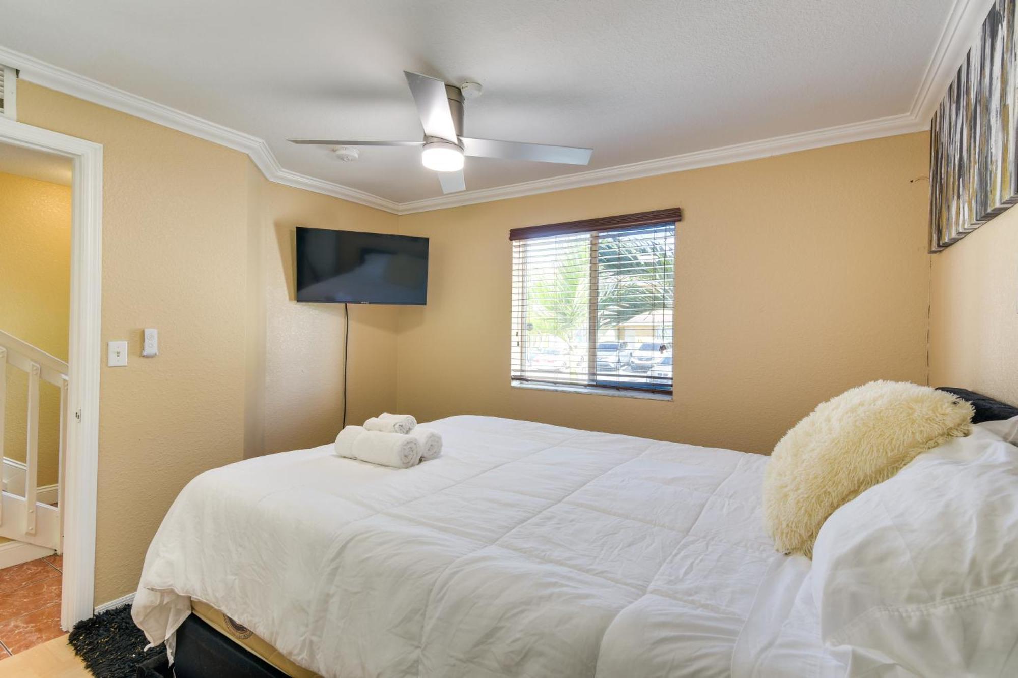 Opa-Locka Townhome, 15 Mi To Miami Beach! Exterior photo