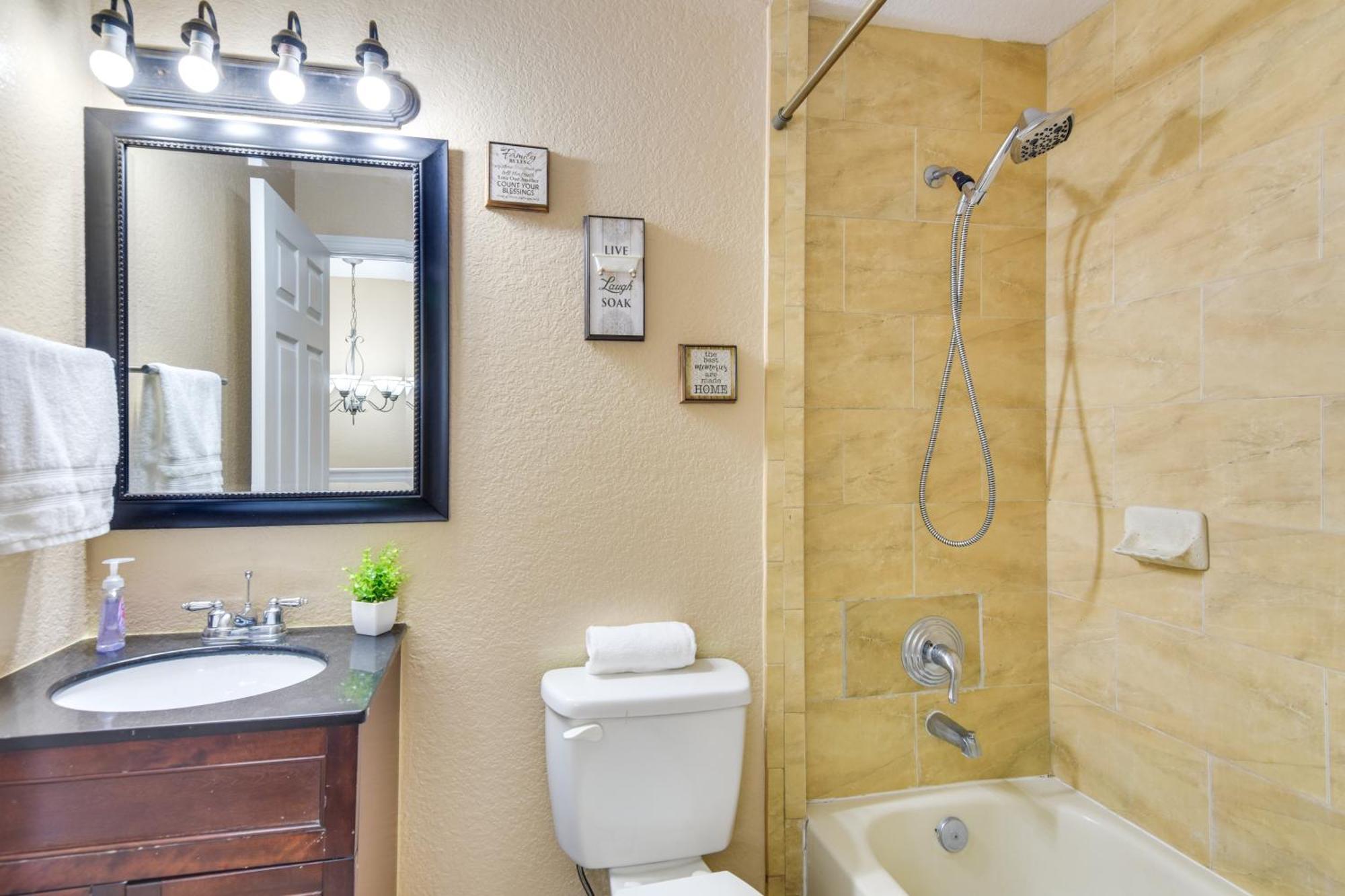 Opa-Locka Townhome, 15 Mi To Miami Beach! Exterior photo