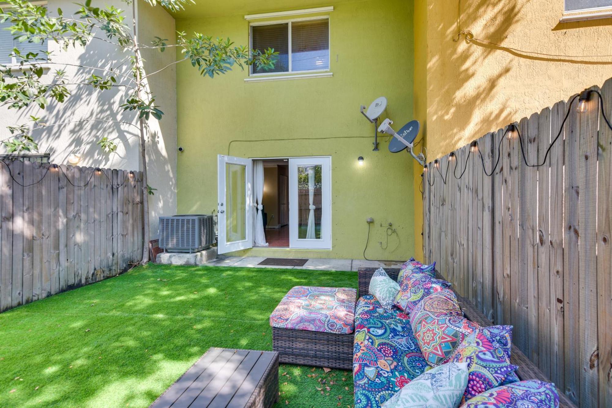 Opa-Locka Townhome, 15 Mi To Miami Beach! Exterior photo